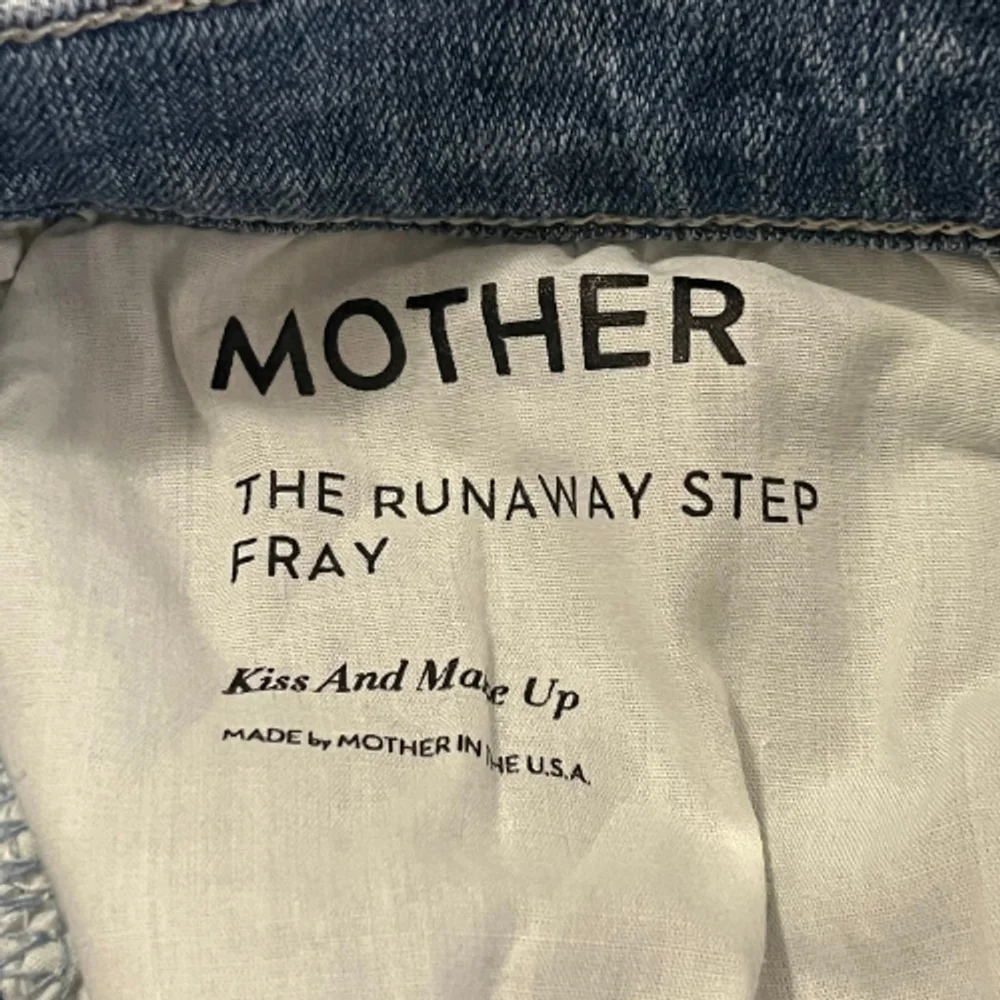 MOTHER NWT Size 25 The Runaway Step Fray Flare Leg Frayed Hem Light Blue Jeans - Picture 12 of 13